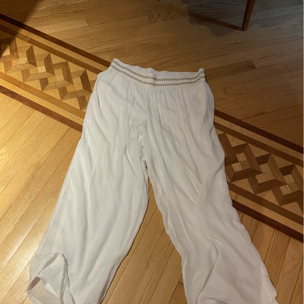 Beautiful gauze pants .  Non smoking home.